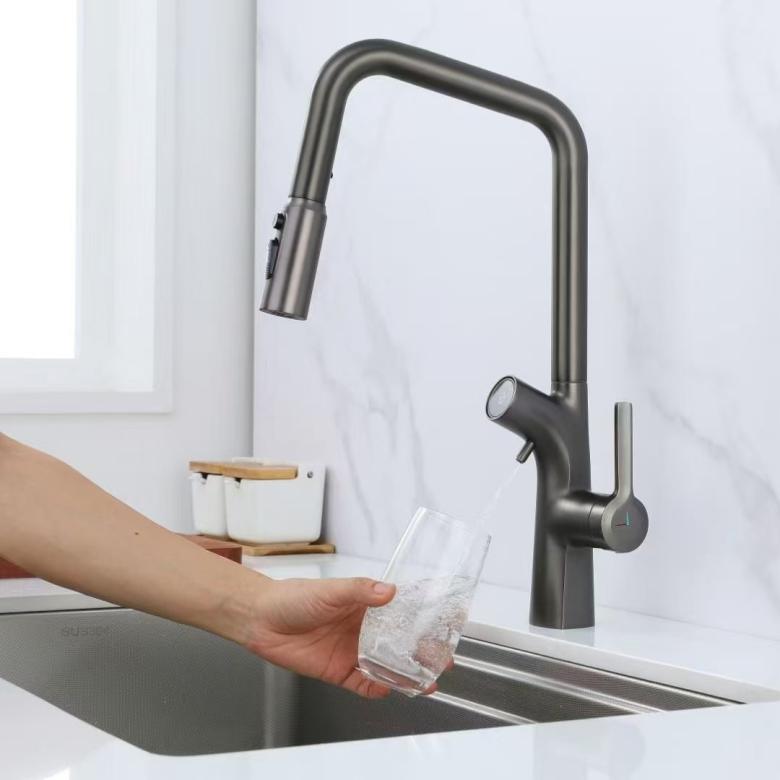 Rubinetto estraibile con display digitale con depuratore d'acqua integrato